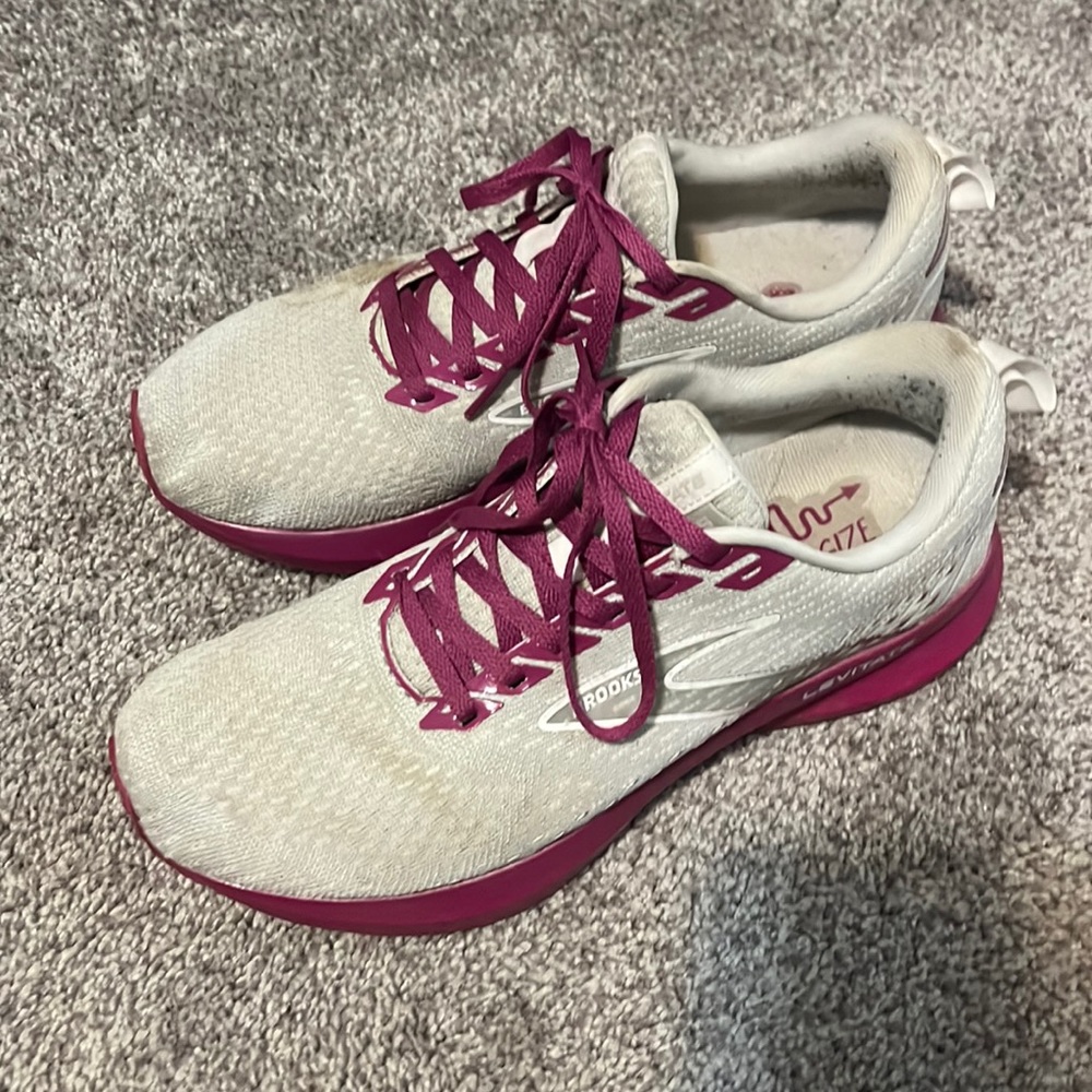 Brooks Levitate Sneakers Women’s Size 8